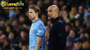 Pep Guardiola bày tỏ sự xúc động khi De Bruyne rời đi (Ảnh: SkySport).