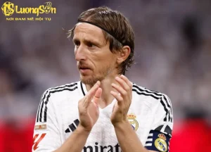 Tương lai của Modric tại Bernabeu đang bị đặt dấu hỏi (Ảnh: Mundo).